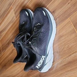 Women's HOKA Clifton 8 - Size 9